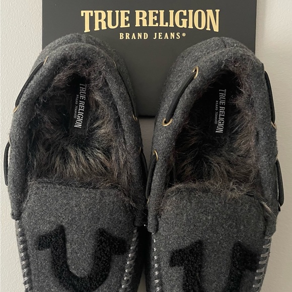 True Religion Moccasins Men's Gray Slippers NEW Size Small US 7/8 - Picture 1 of 2